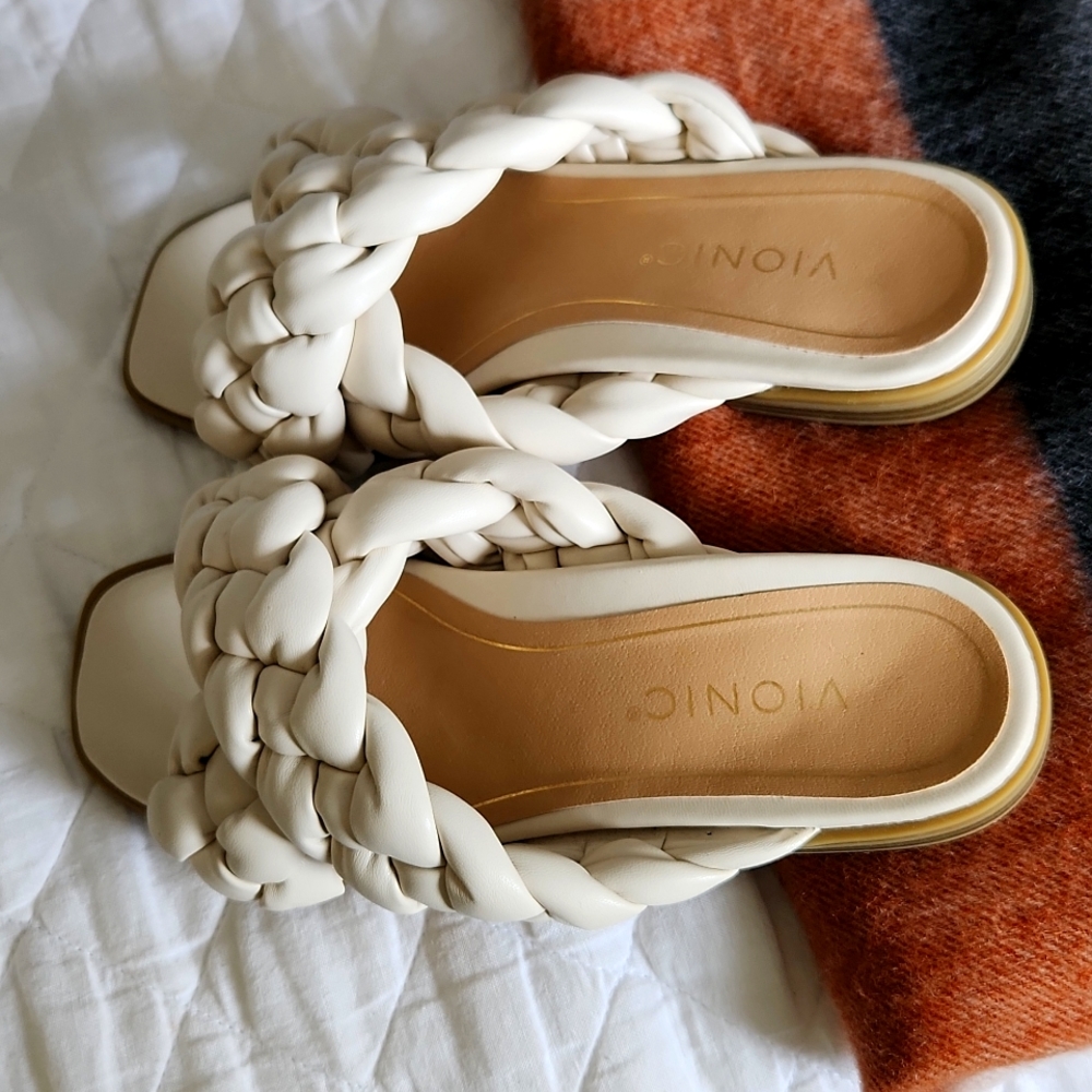 Vionic slides